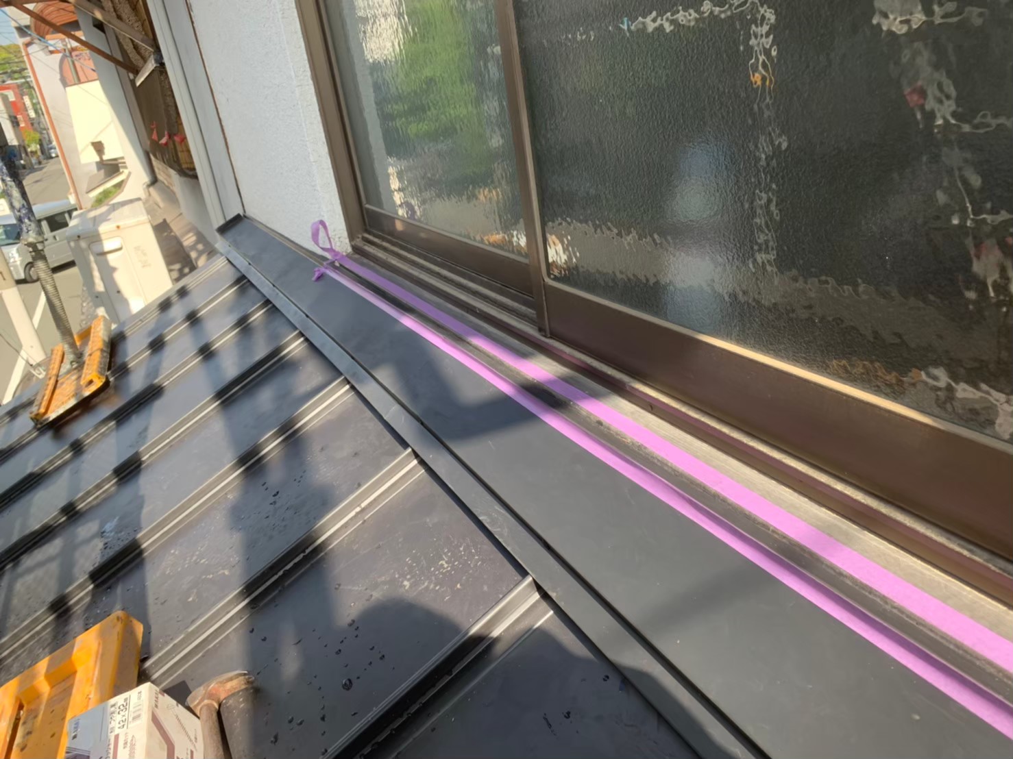 サッシ周りの雨押え板金